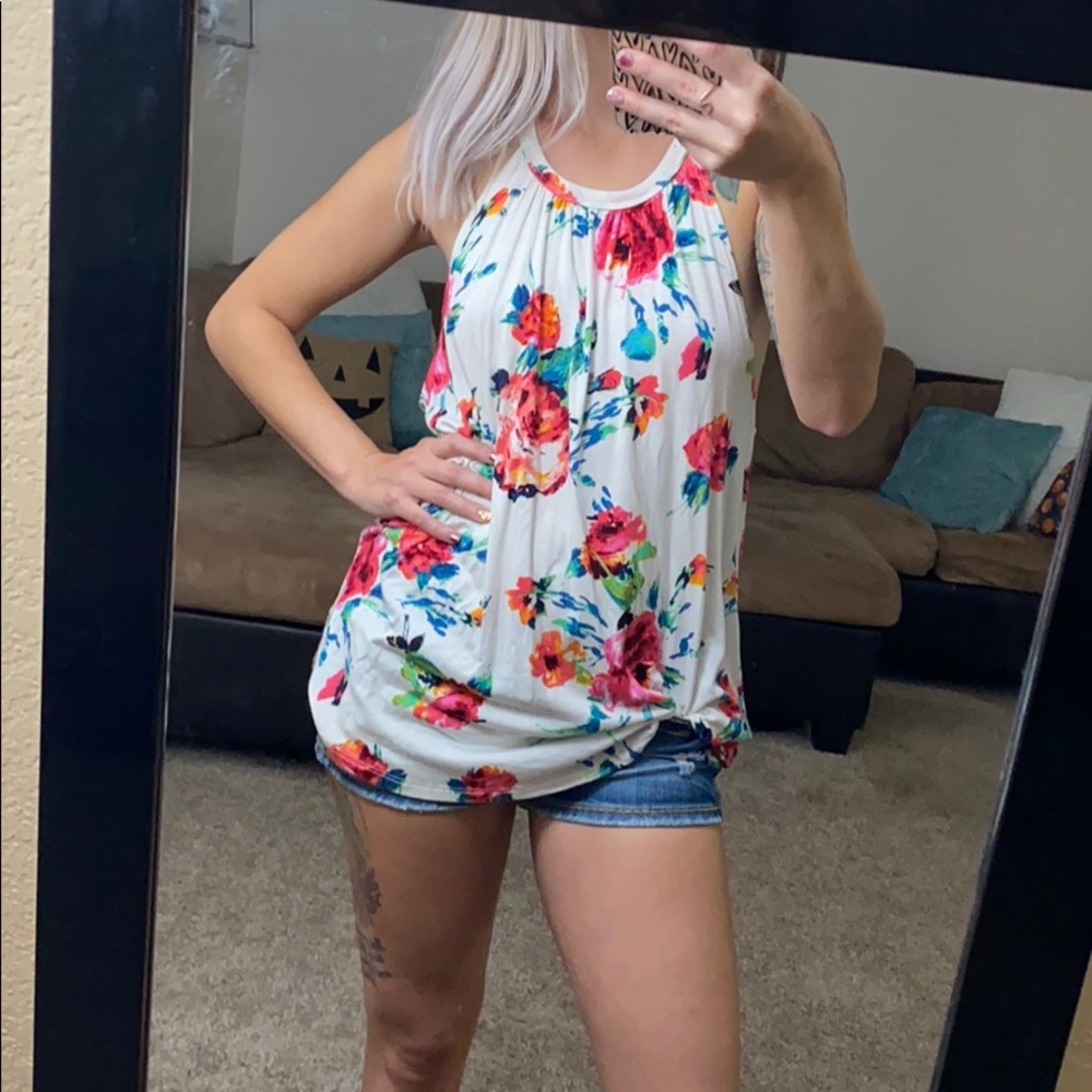Beautiful halter tank with keyhole back
